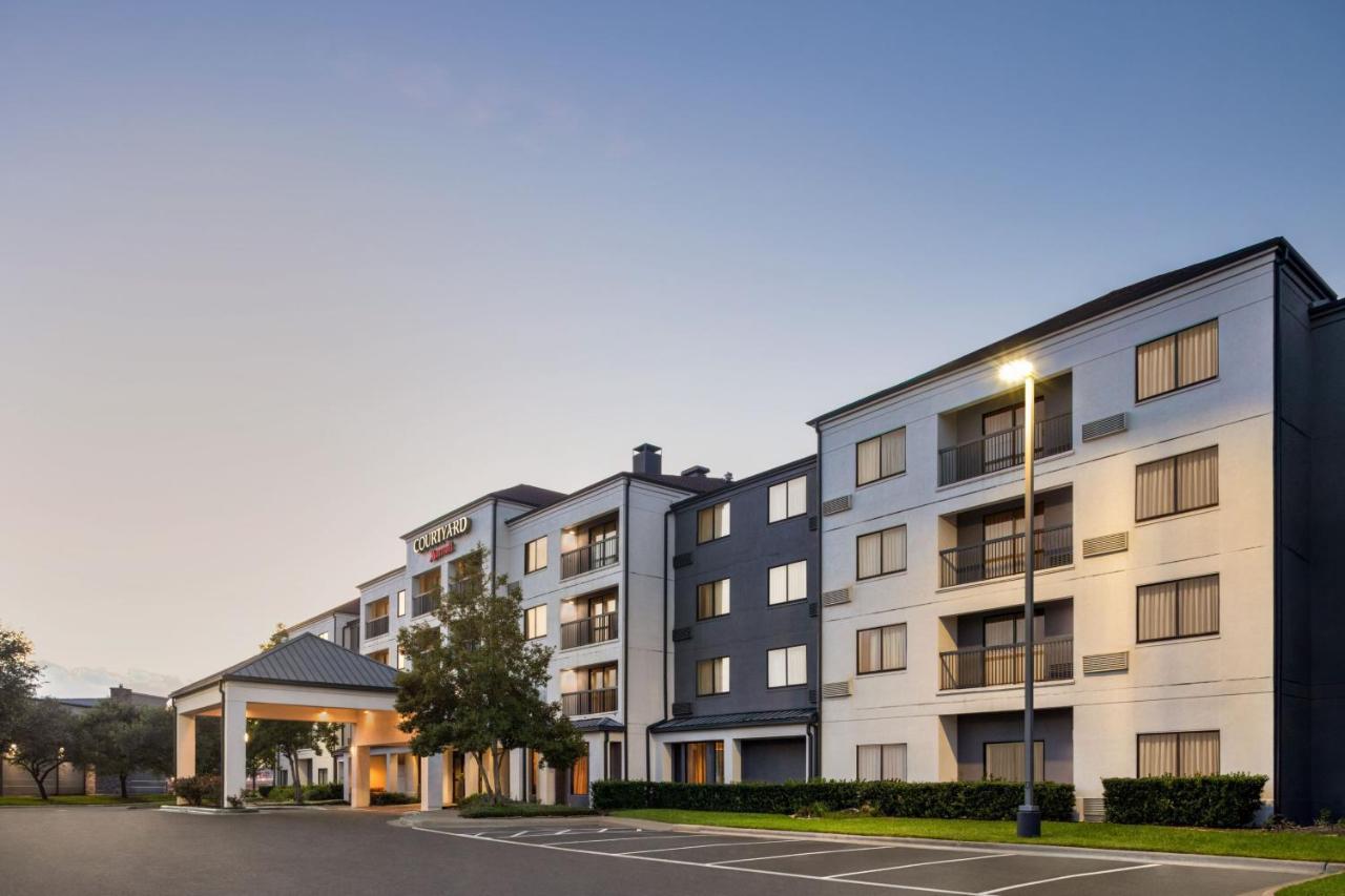 Courtyard Houston Sugar Land/Stafford Hotel Exterior foto