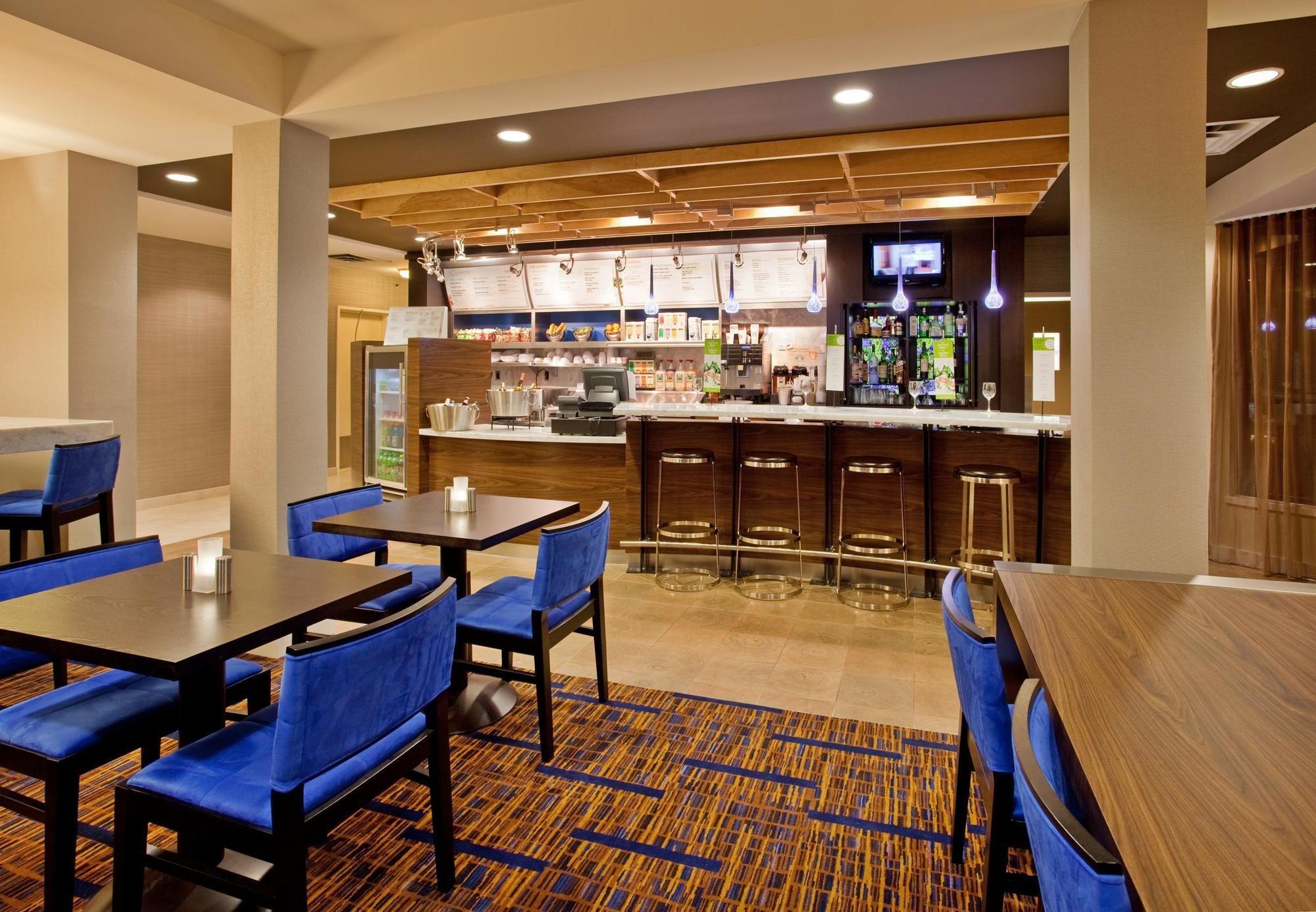Courtyard Houston Sugar Land/Stafford Hotel Exterior foto