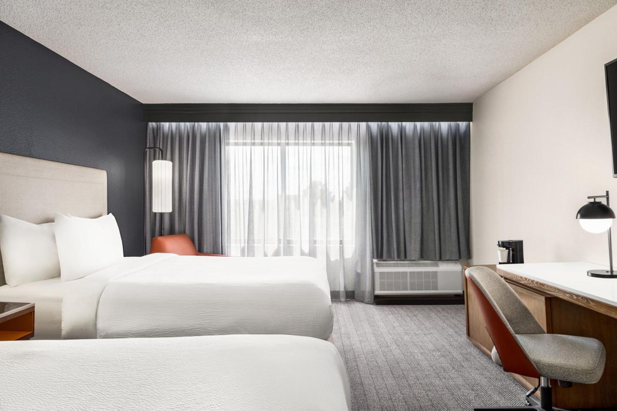 Courtyard Houston Sugar Land/Stafford Hotel Exterior foto