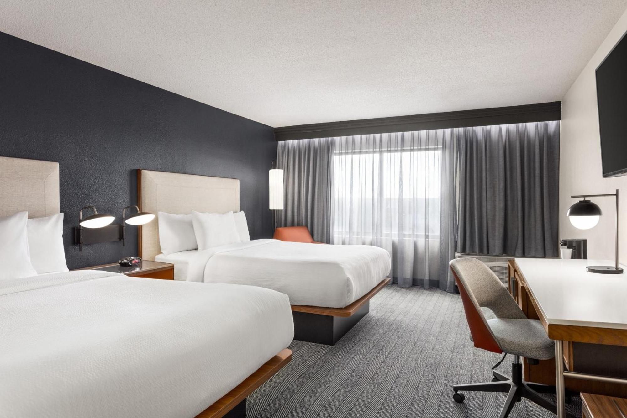 Courtyard Houston Sugar Land/Stafford Hotel Exterior foto